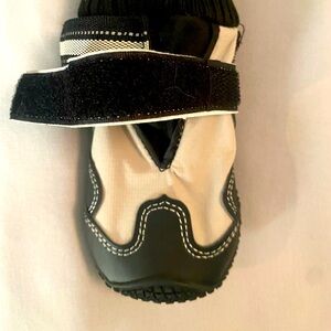 Dog winter booties NWT